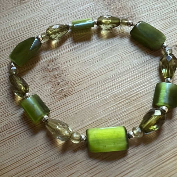 Avocado Green Mixed Style Glass Bead 7-piece Stretch Fashion Bracelet set - Picture 2 of 5